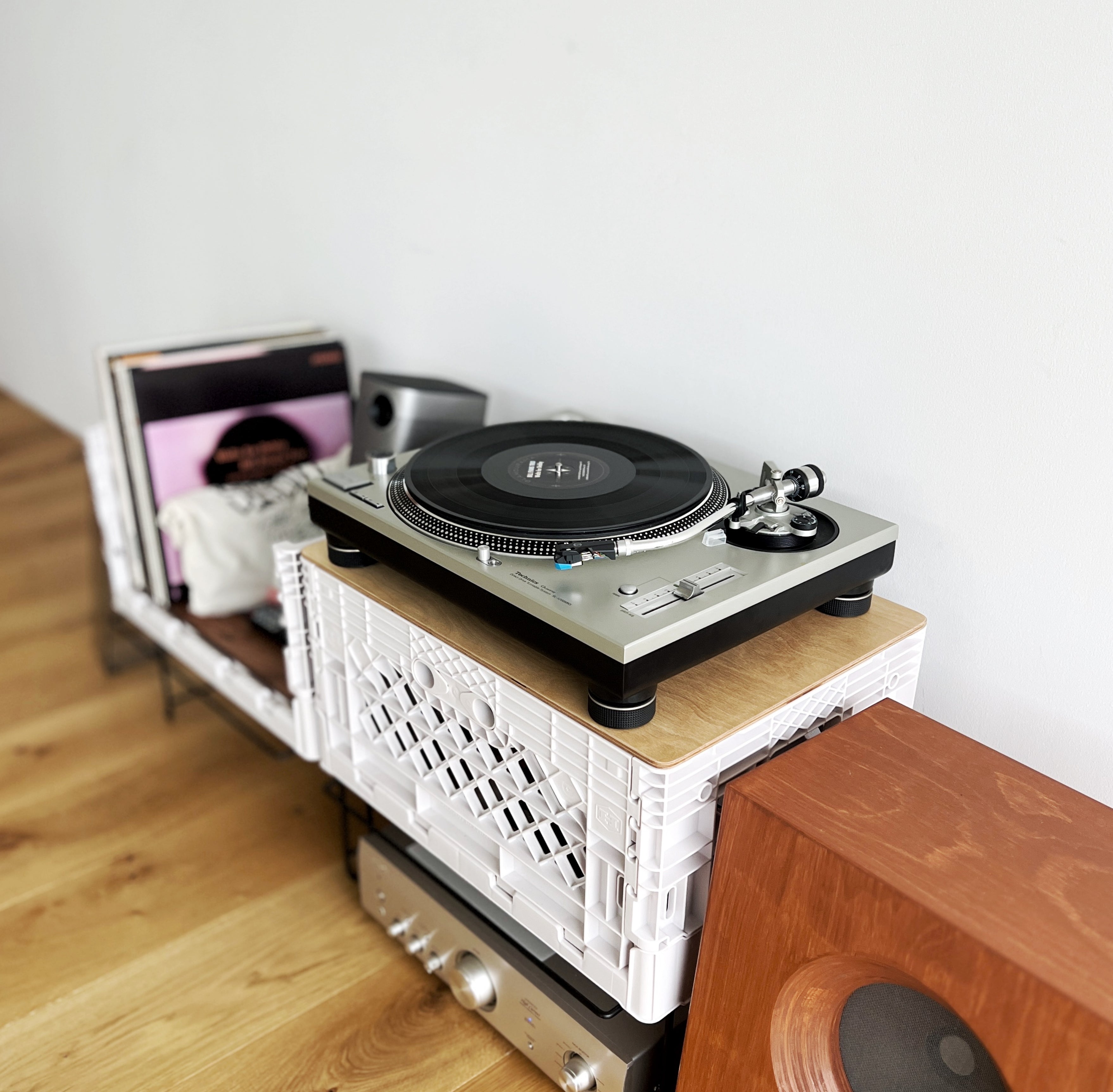 TURNTABLE SHELF